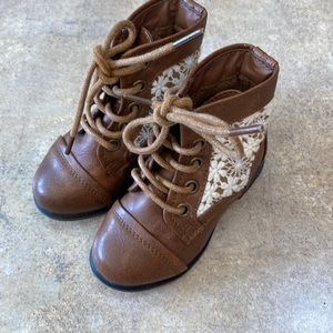 Little girl, Link boots, size 4